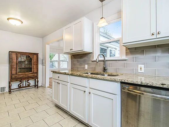 Building Photo - Charming 3BR in SE Grand Rapids