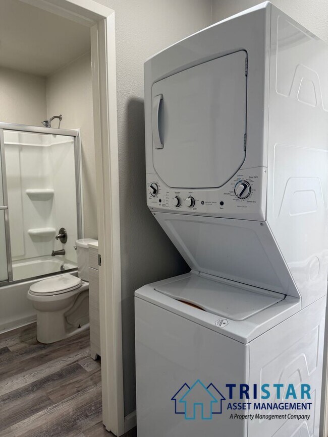 Building Photo - Upgraded 1BD/1BA Apartment in Lakeside, CA - 1/2 Off Move-In Special!