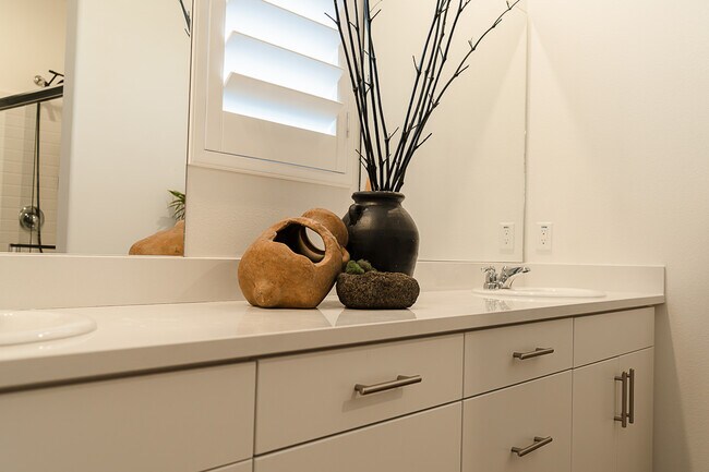 Building Photo - 36351 Elizabeth Ln