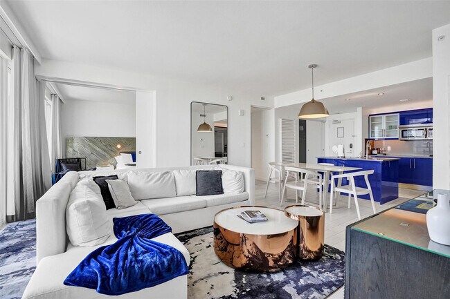 Building Photo - 3101 Bayshore Dr