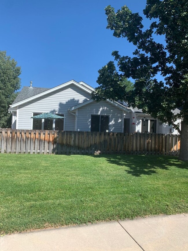 Building Photo - Gorgeous Townhome -Beautifully Remodeled!