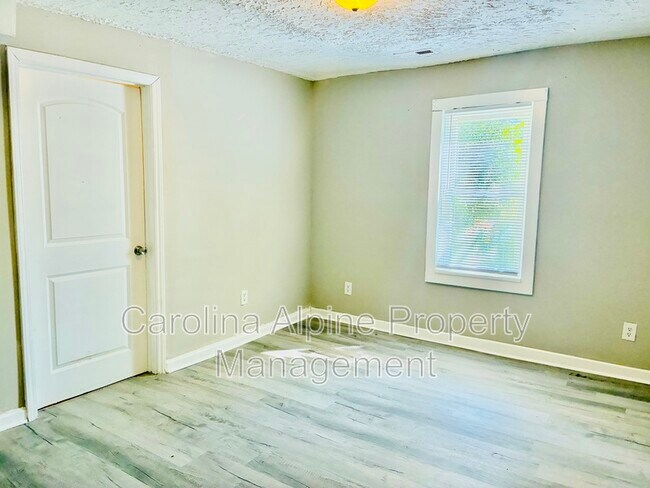 Building Photo - 1518 Hollyleaf Ave