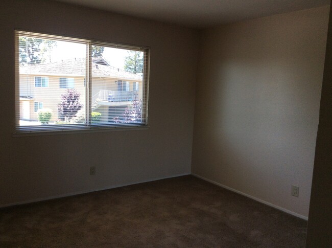 Building Photo - Capitola Shores condo with shared garage