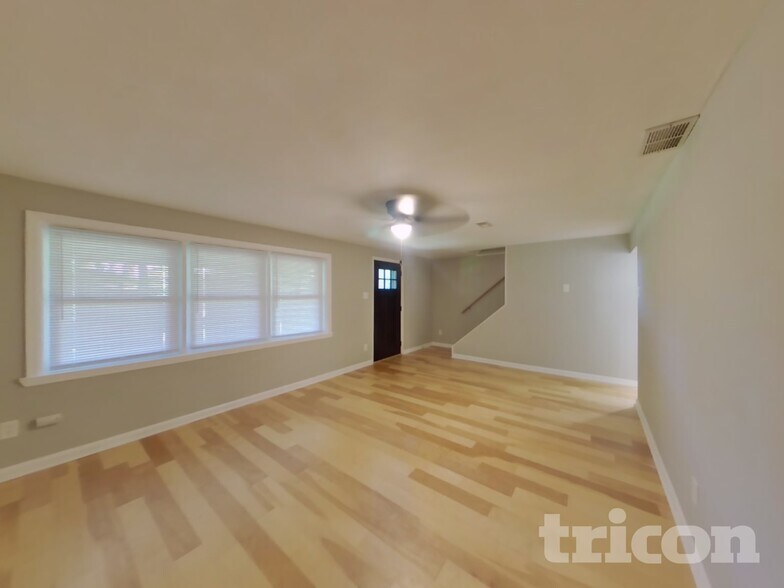 Building Photo - 408 Meadowhurst Ln