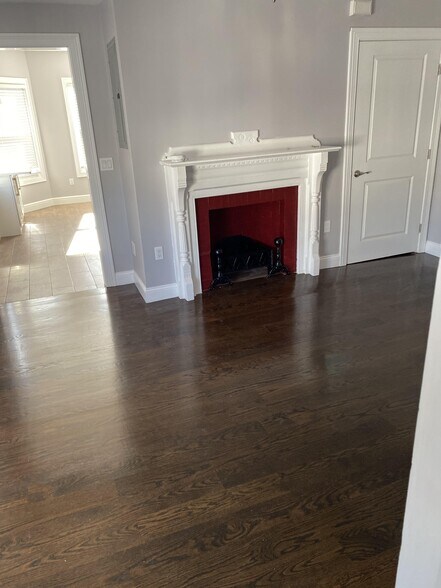 Building Photo - 224 Main St