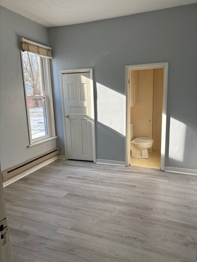 Building Photo - Downstairs Apartment