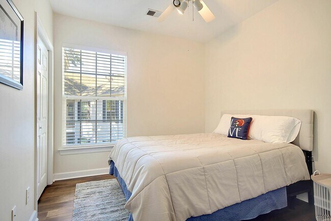 Building Photo - 148 Golfview Ln