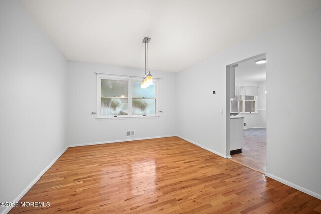 Building Photo - 11 Applebey St