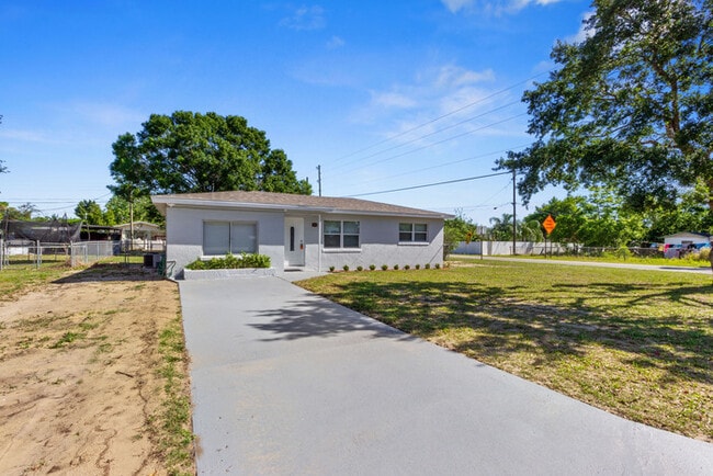 Building Photo - 2525 Forest Dr