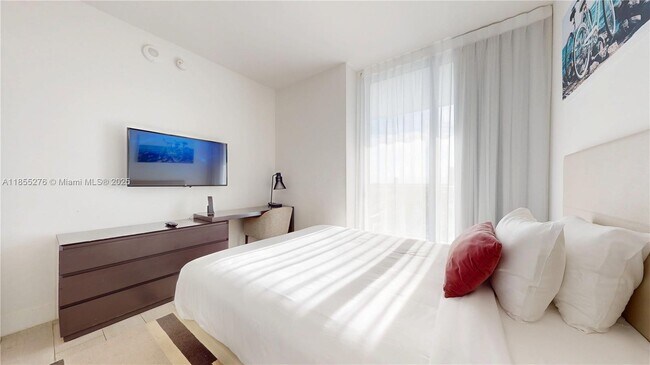 Building Photo - 4010 S Ocean Dr