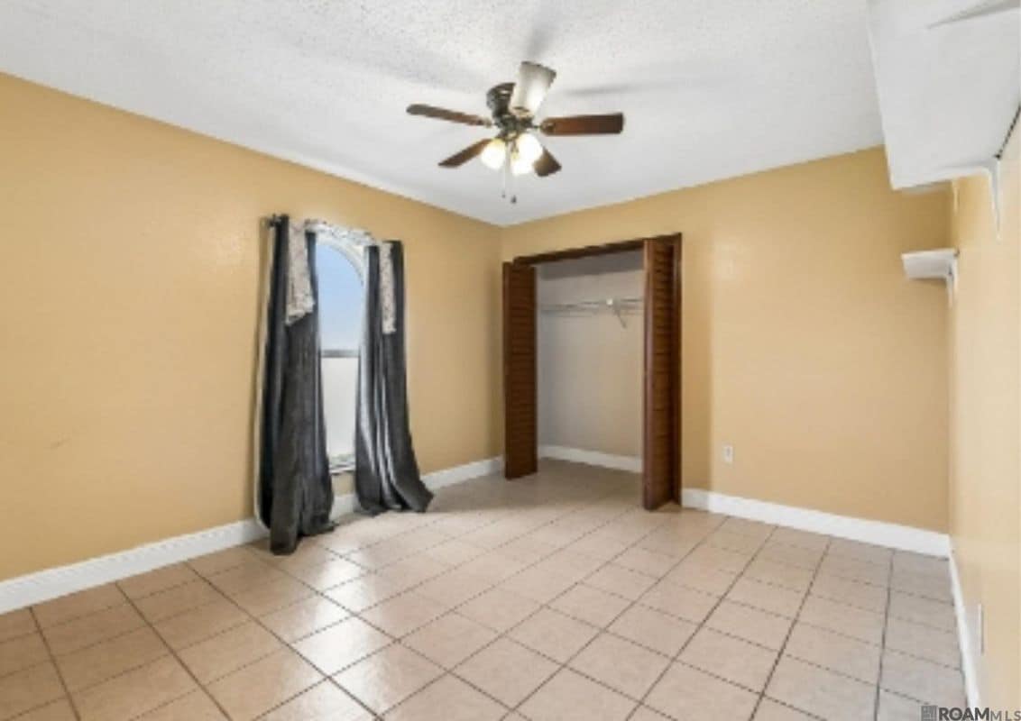 Building Photo - 1501 Somerset Pl