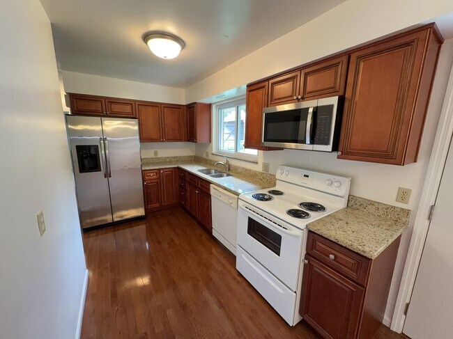 Building Photo - 8221 Sunburst Dr