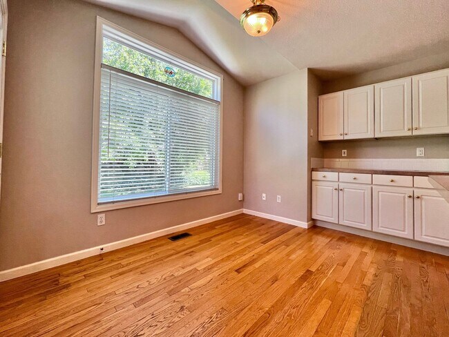 Building Photo - 3 Bed, 3 Bath House in Southeast Fort Coll...