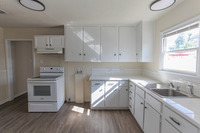 Building Photo - 1506 Kentucky Way