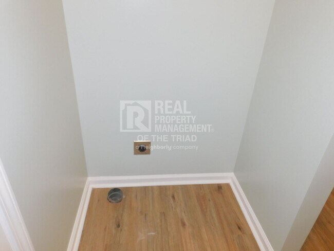 Building Photo - 3016 Myra St