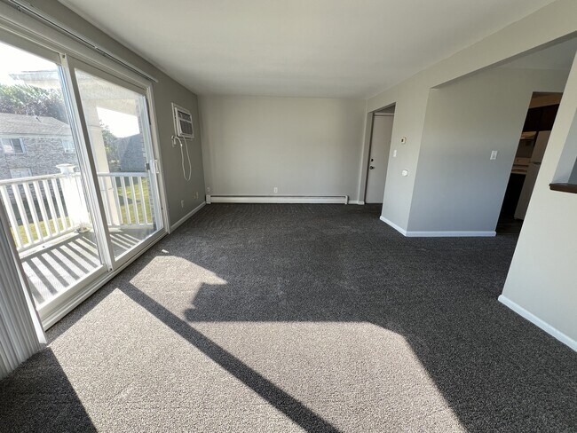 Building Photo - Grand Island Manor