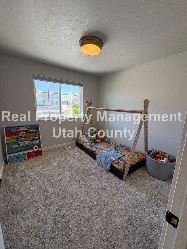 Building Photo - 264 S Hidden Lagoon Pl