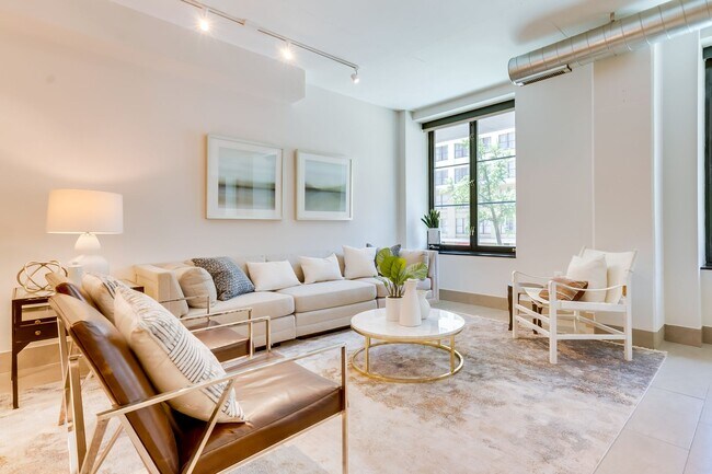 Building Photo - Logan Circle Condo | 2 Bed | 2 Bath | 1,000 Sf | 1 Garage Parking Space