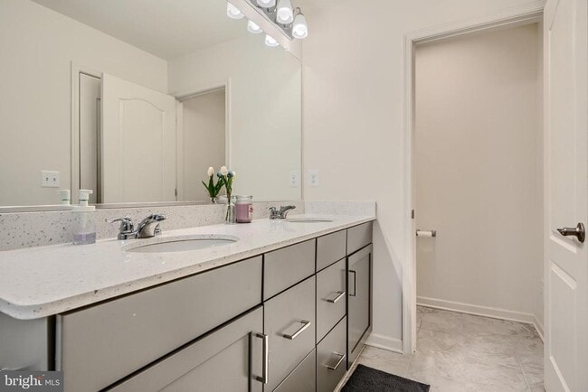 Building Photo - 7054 Fox Glove Ln