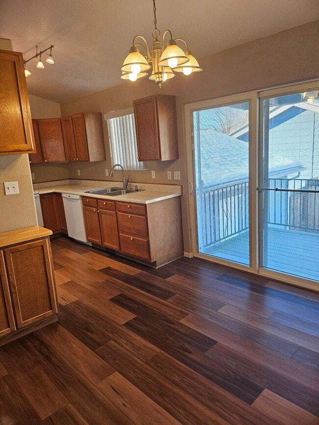 Building Photo - ALL PROSPECTIVE TENANTS MUST SUBMIT A $58 NON-REFUNDABLE APPLICATION FEE PER APPLICANT ONLINE AND...