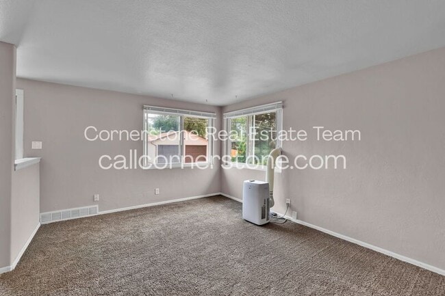 Building Photo - 1410 Custer Ave