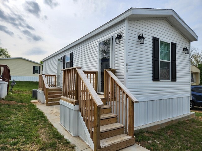 Building Photo - 210 Bobwhite Ln