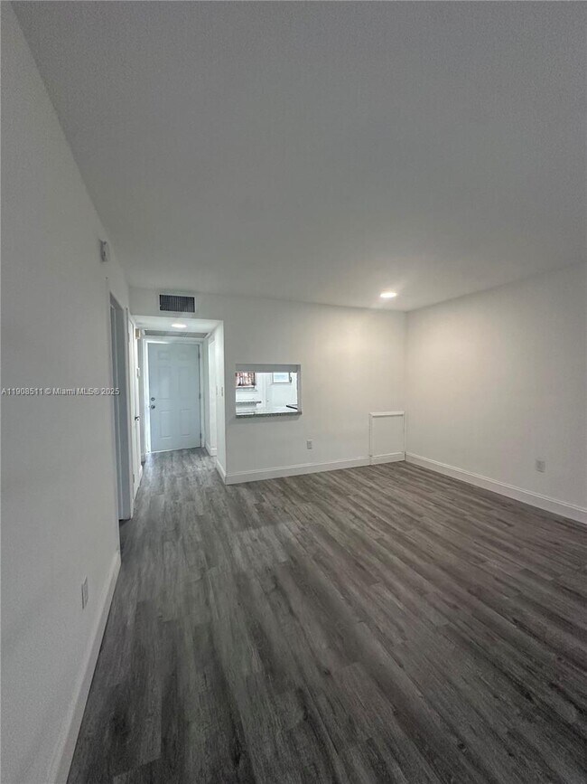 Building Photo - 2800 NE 203rd St