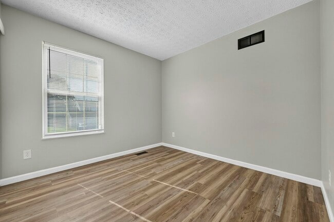 Building Photo - 8472 Kingsley Dr