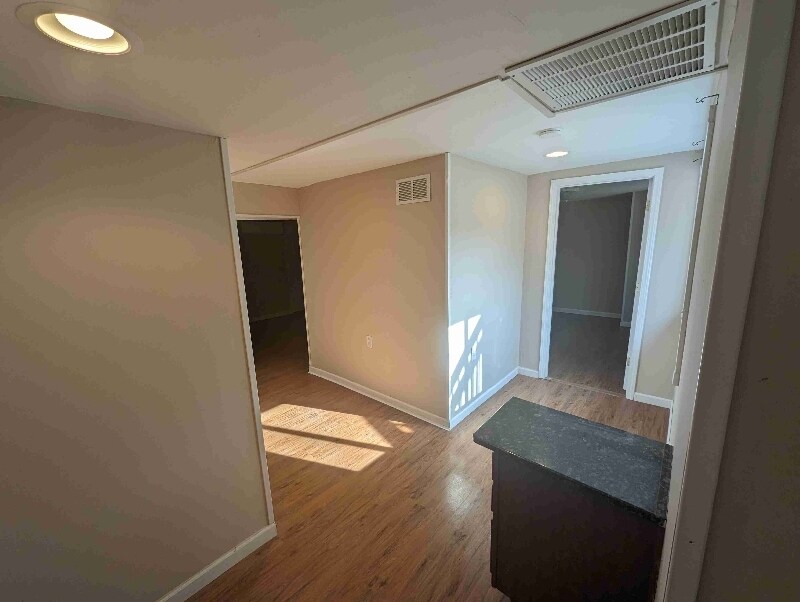 Building Photo - 275 E Lake Dr