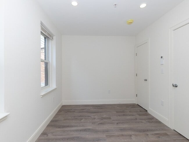 Building Photo - 46 Melrose St