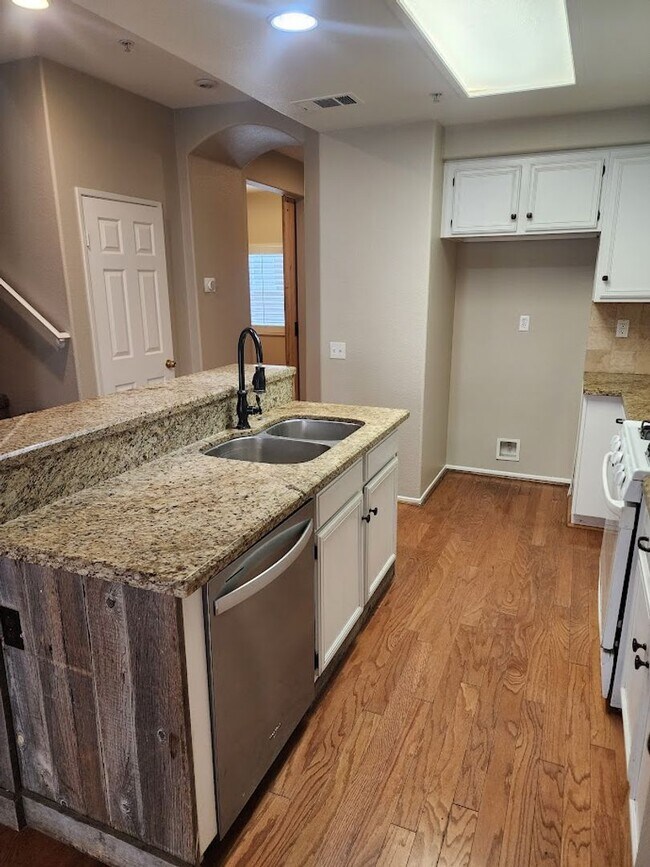 Building Photo - Murrieta 2 Bedroom Townhome + Office, Loft and 2 Car Garage
