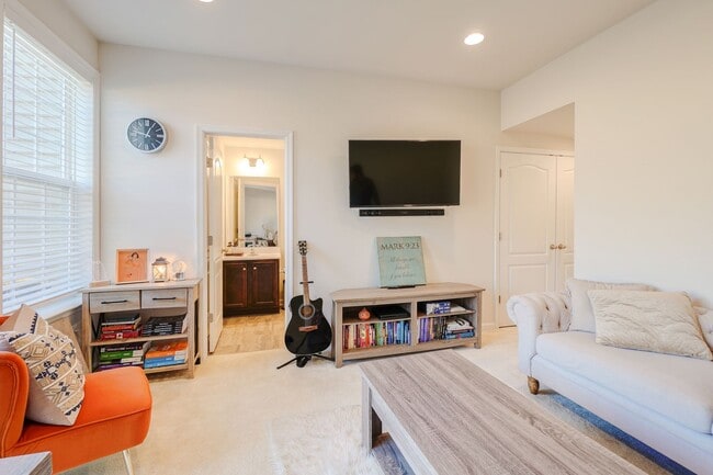 Building Photo - UPSCALE 3 BEDROOM 3.5 BATH HOME IS AVAILABLE NOW IN UPPER MARLBORO!