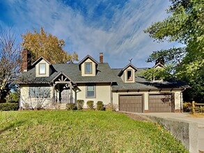 Building Photo - 414 Spring Ave