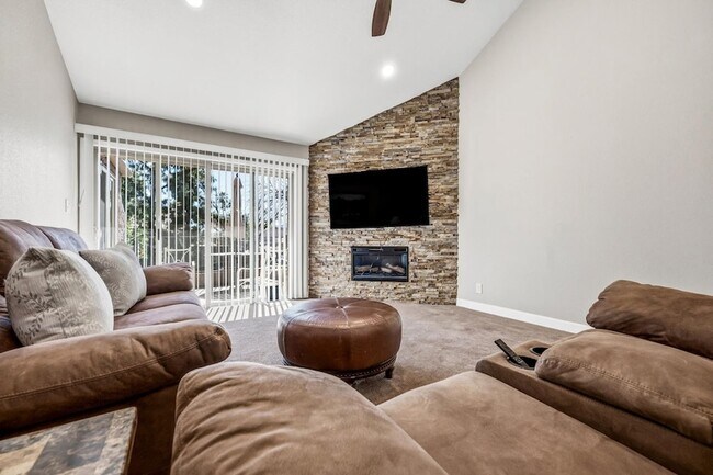 Building Photo - 7340 N Vía Camello Del Norte