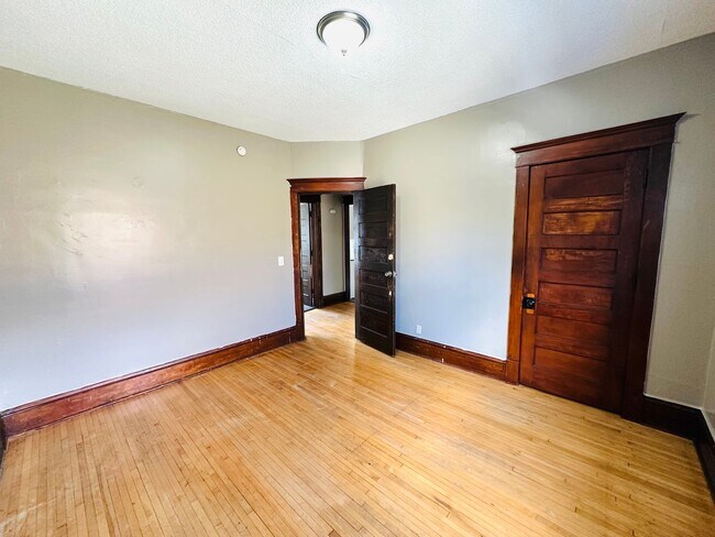 Building Photo - 1414 Golden Valley Rd