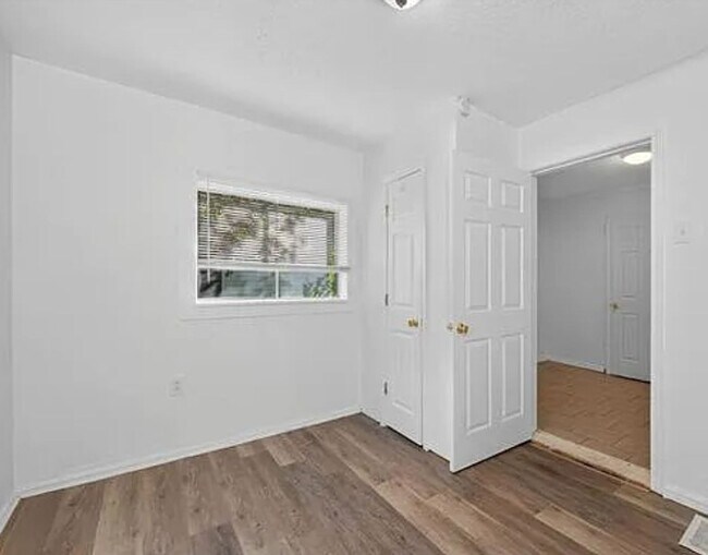 Building Photo - 6166 Emerald Ave