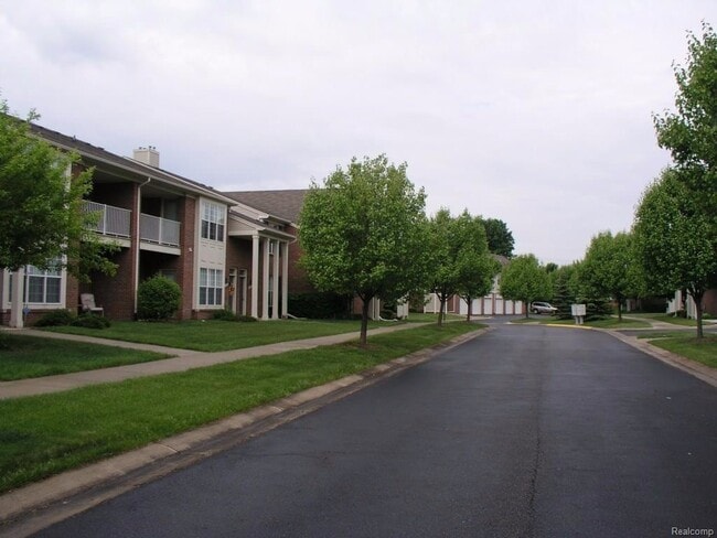 Building Photo - Sharp 2 bedroom, 2 bath upper condo in Nottingham  Cove sub for lease $1700 a month.