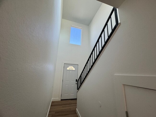 Building Photo - 516 E Reed St