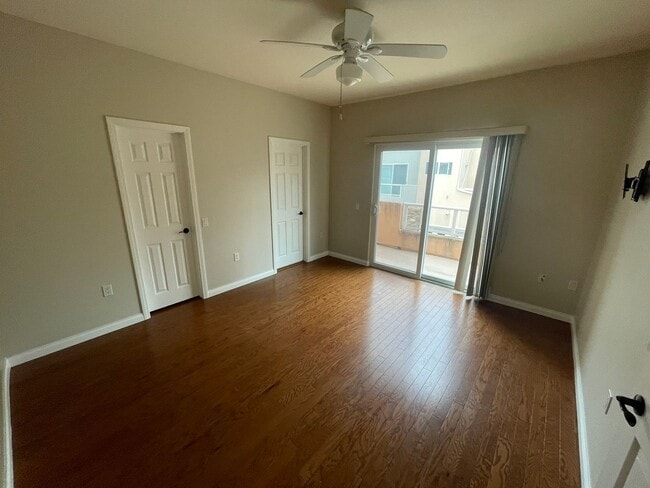 Building Photo - Spacious 3-bedroom, 3-bath townhome in the...