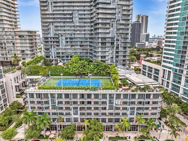 Building Photo - 121 NE 34th St