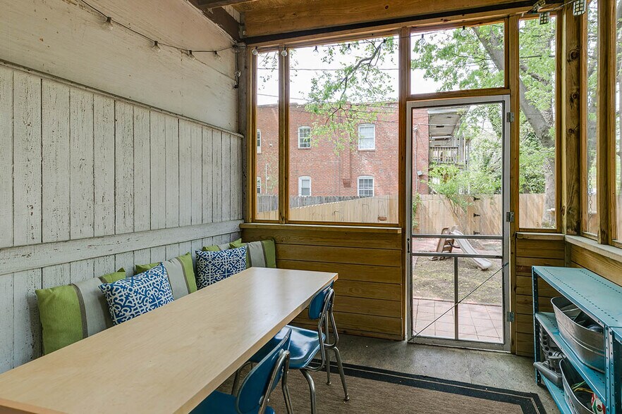 Building Photo - 8 N Sheppard St