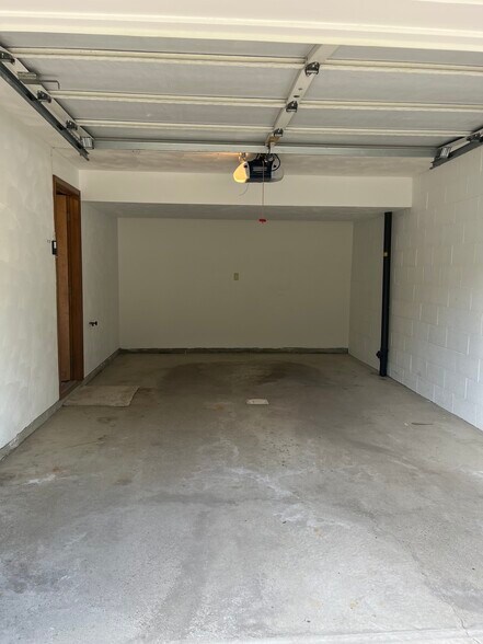 Building Photo - 1112 Cranston Dr