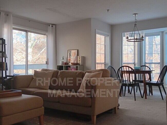 Building Photo - 1407 Riverview Dr