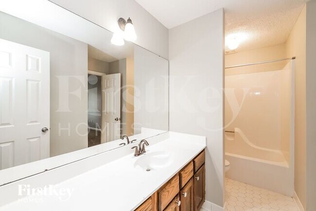 Building Photo - 5041 Cottage Ln