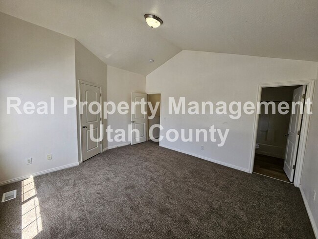 Building Photo - Orem Townhome