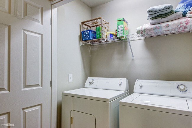 Building Photo - 2 br, 1 bath Apartment - Tooley Place