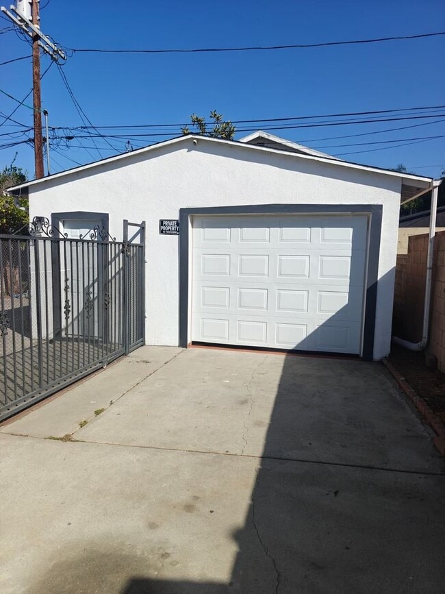 Building Photo - Charming Remodeled 2 Bed / 2 Bath Craftsman home in Cypress Park – Garage, Open Floor Plan & Mode...