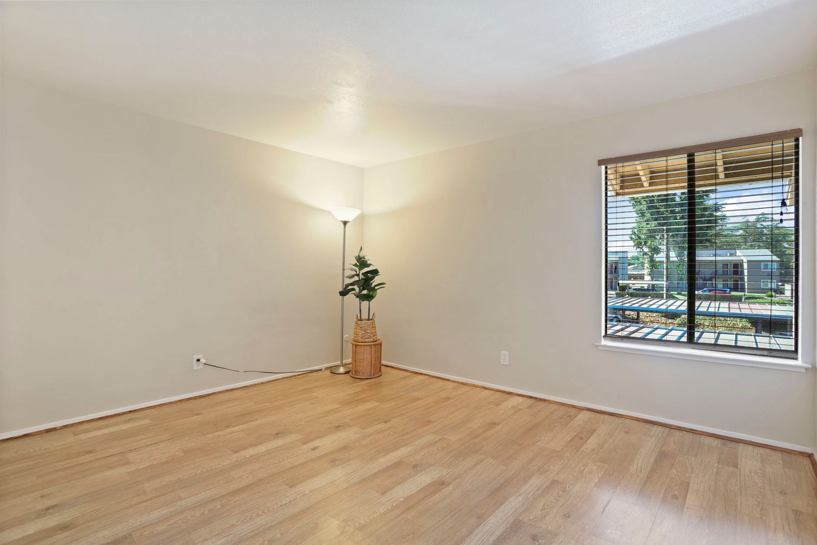 Building Photo - 3702 W Benjamin Holt Dr
