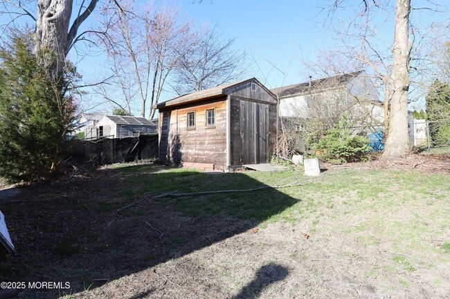 Building Photo - 17 Commodore Ct