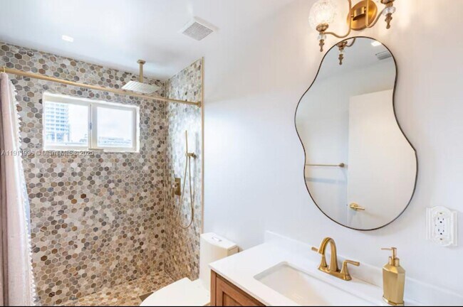 Building Photo - 481 NE 29th St